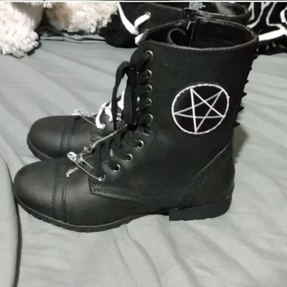 *Sold* Gothic diy boots size 8us - Picture 1 of 7